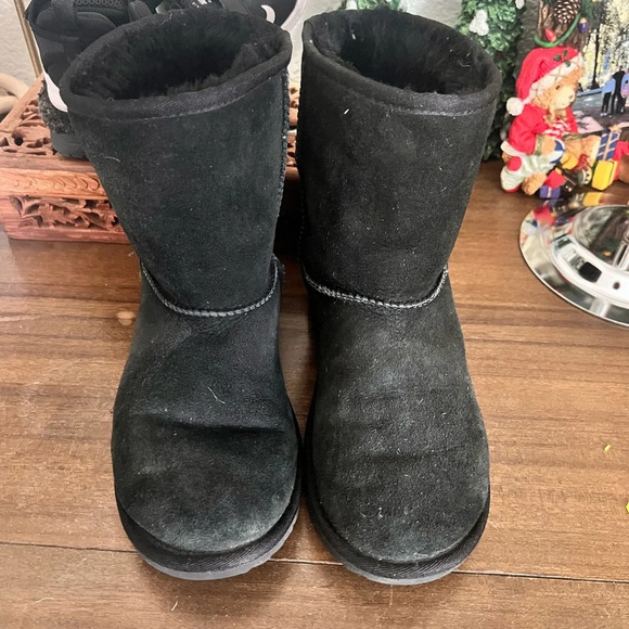 Black Shearling Boots - Picture 1 of 5